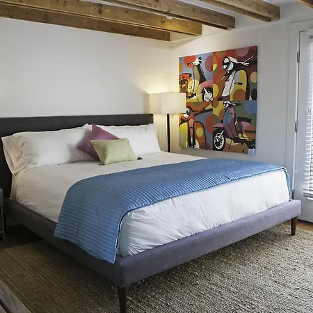 The Gallery Hotel